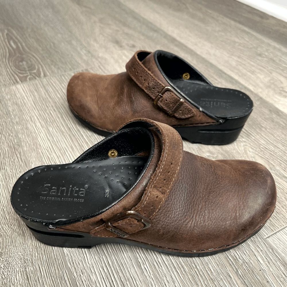 Women's‎ Size 7 (38 EU) Sanita Brown Leather Slip On Clogs